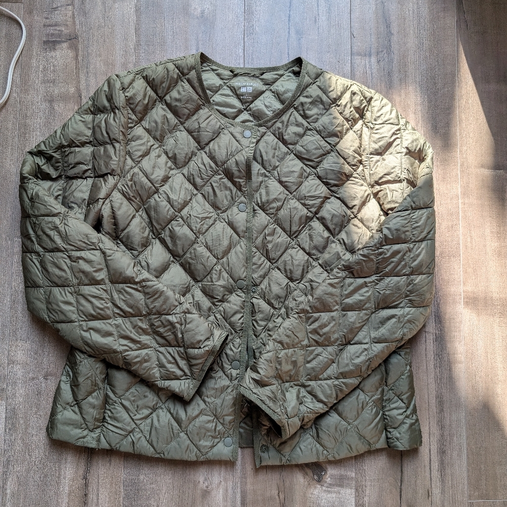 Uniqlo Green Puffer Jacket with Diamond Quilting